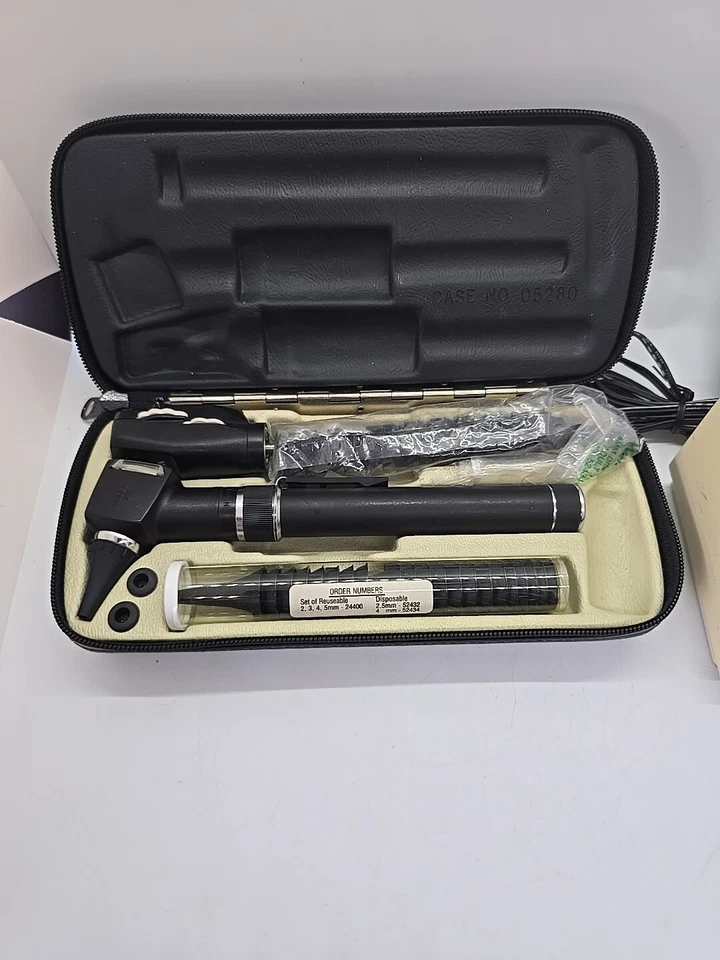 Kit de oftalmoscopio de bolsillo Welch Allyn modelo 211 W soporte de carga 79280 Foto 2 de 4