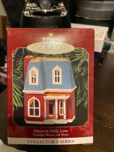 Hallmark Keepsake Ornament 1999 16th in Nostalgic Houses - House on Holly Lane - Picture 5 of 7