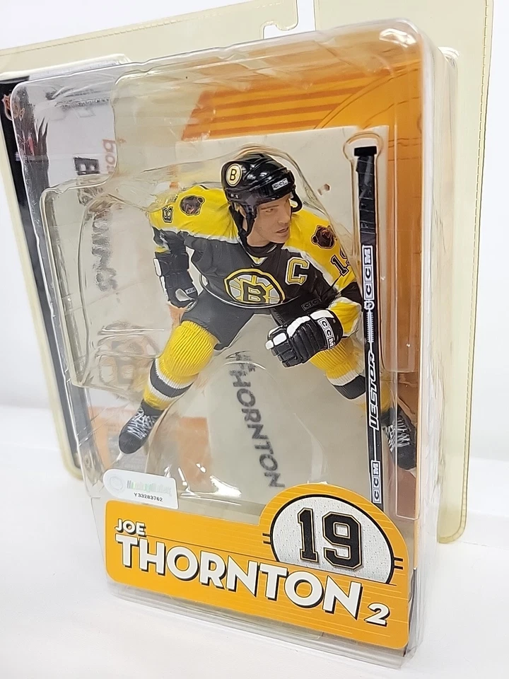 Joe Thornton in Chase Black Jersey Boston Bruins NHL McFarlane Series 10 Foto 3 de 4