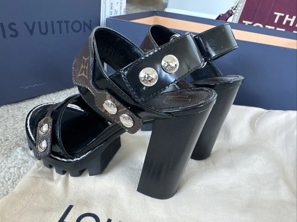 Sandalias Louis Vuitton de tacón con monograma 36, 6 EE. UU. Foto 2 de 4