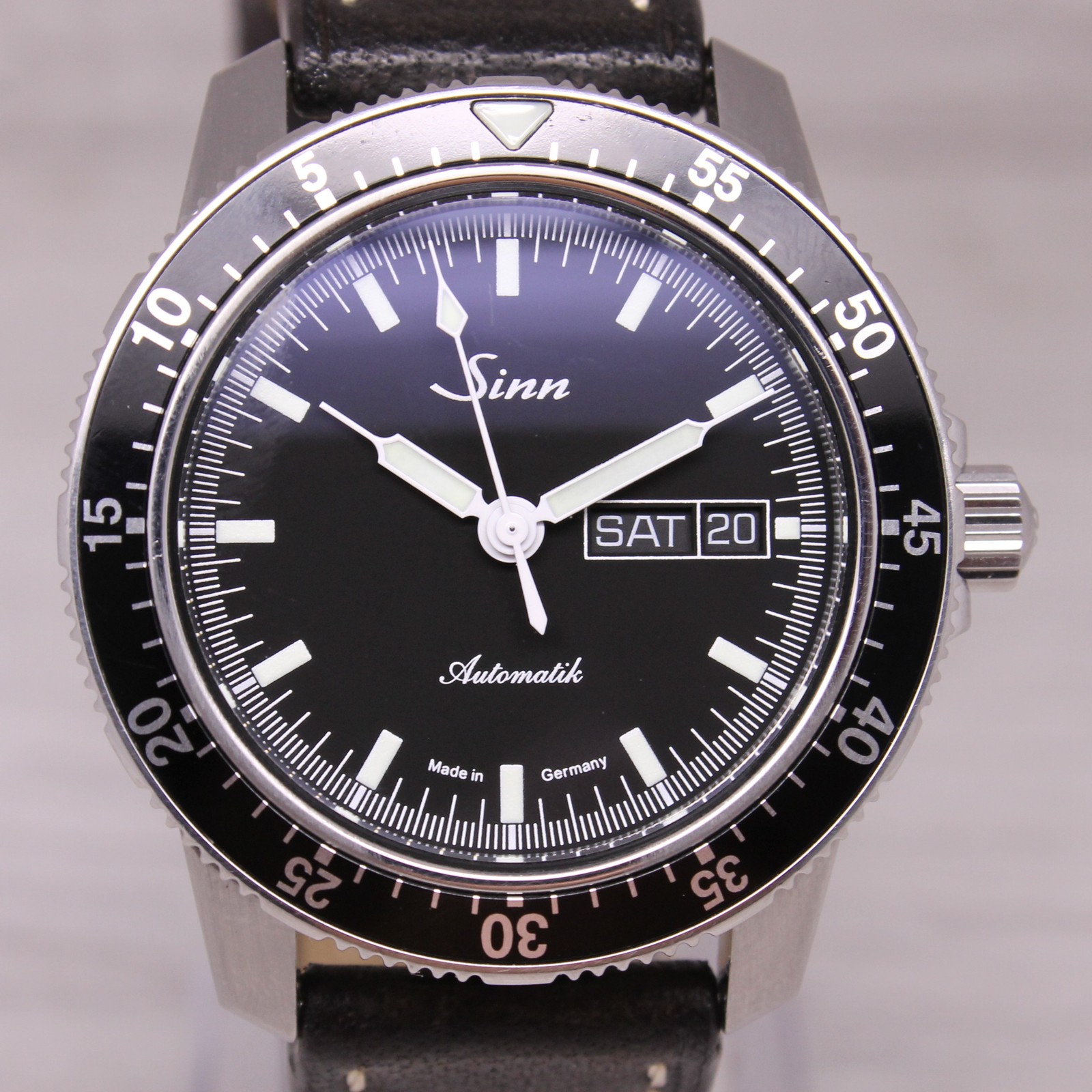 Sinn 104 ST SA Mens 41mm Steel Automatic Pilots Watch Black Dial Box Card Strap