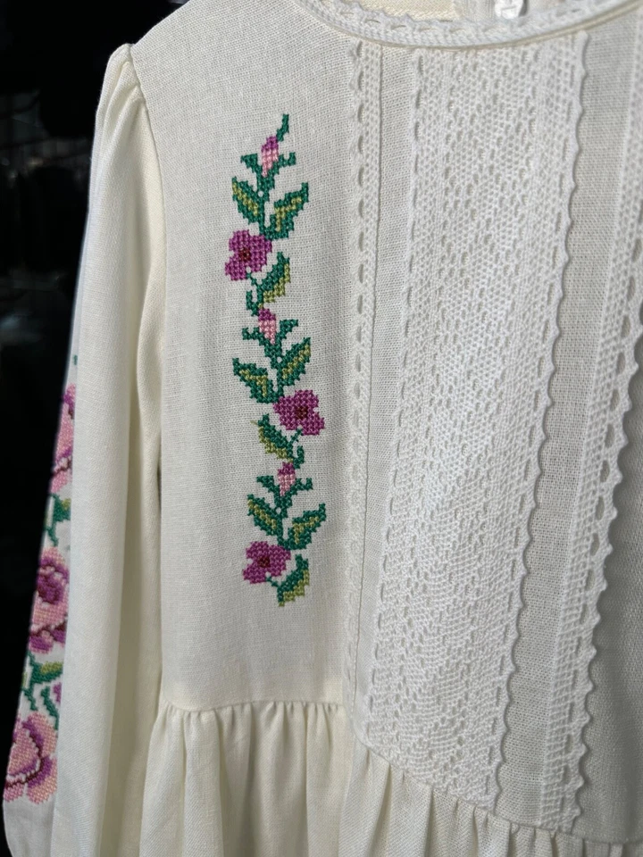 Vestido Ucraniano Vyshyvanka Bordado Lino|Blusa Folclórica Boho|Hecho a Mano en UA Foto 3 de 4