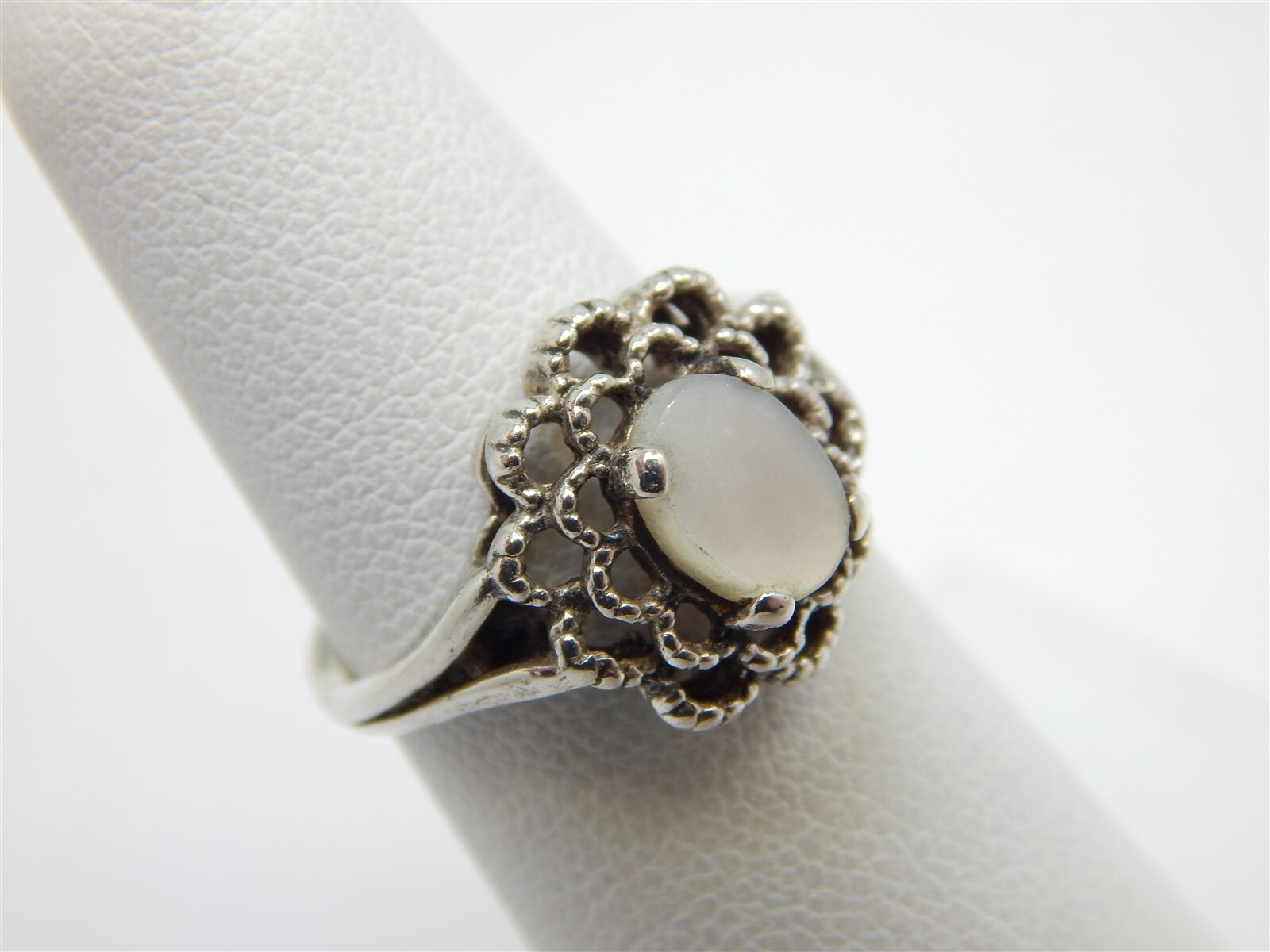 SILVER PLATE MOTHER OF PEARL SOLITAIRE FASHION RING S… Gem