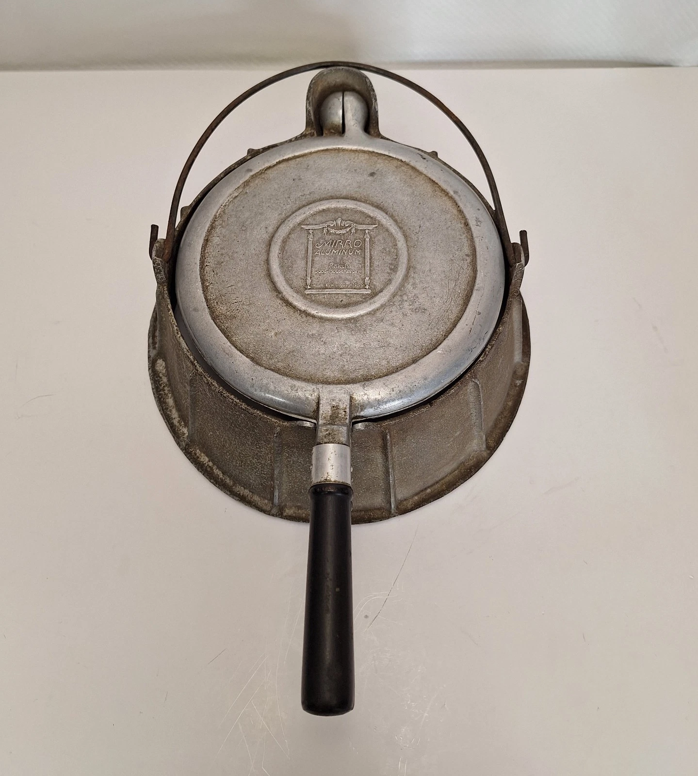 Rare Mirro Aluminum Heart Waffle Stovetop Maker w/ Base & Bale