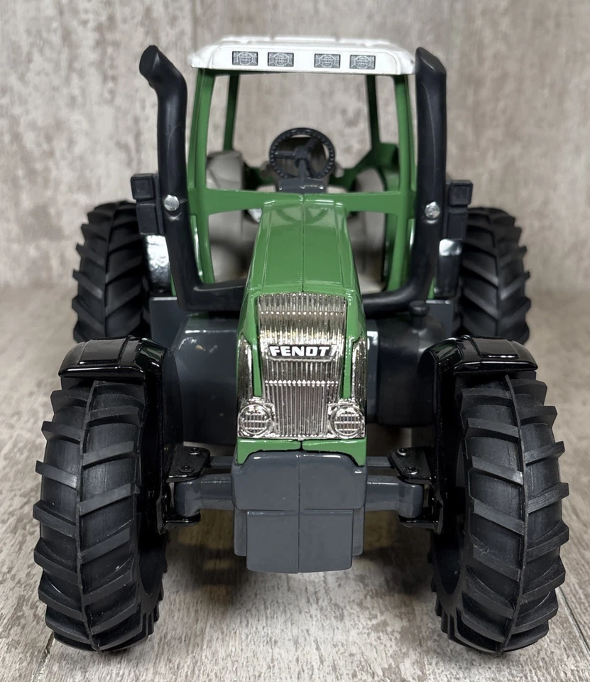 1/16 Scale Models Fendt 716 Vario Tractor W/ Duals Diecast - Image 3 of 4