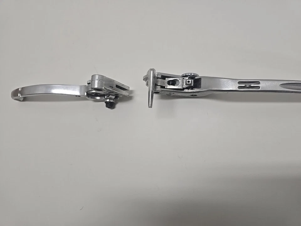 Palancas de freno y embrague delanteras Triumph Street Triple 675 R 2009-2012 OEM (par) Foto 4 de 4