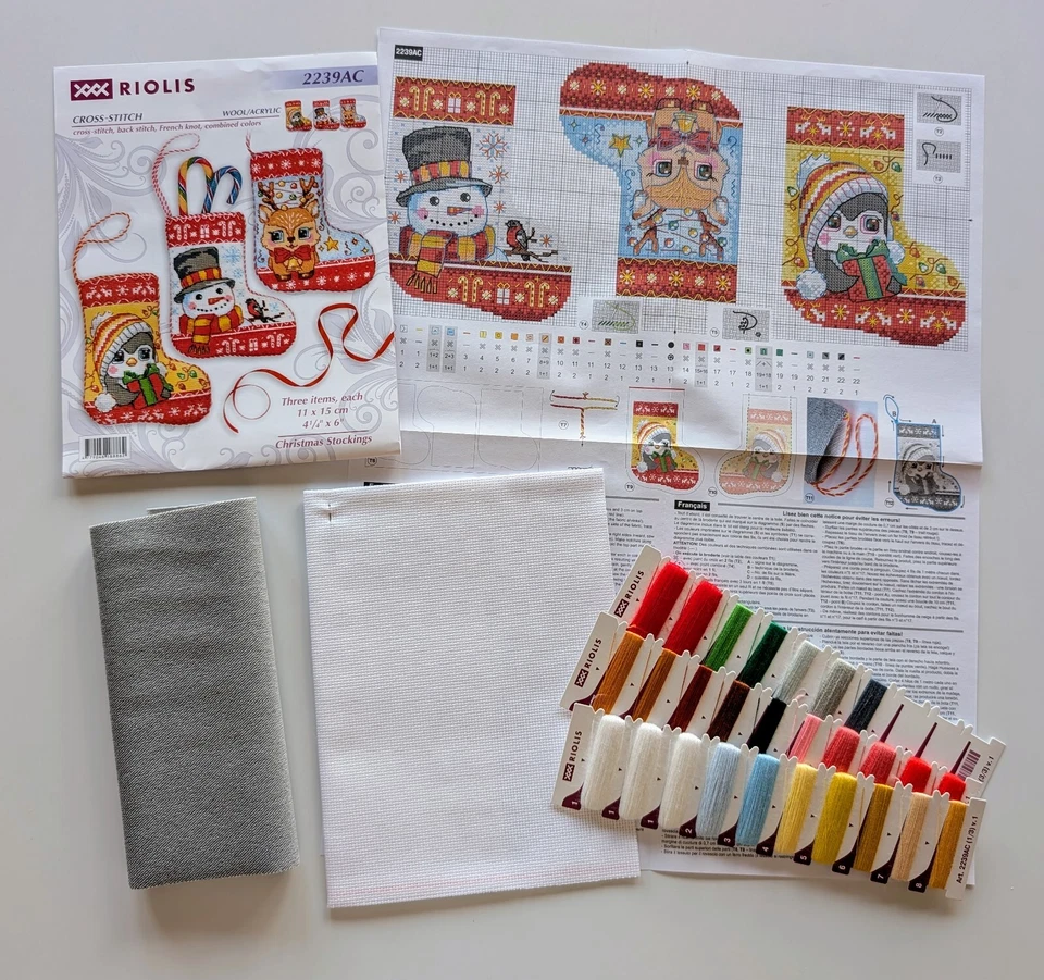 RIOLIS Counted Cross Stitch Kit 2239AC Weihnachtsstrümpfe, Set für 3 Strümpfe - Bild 2 von 4