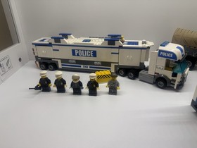 LEGO CITY Police Headquarters 7744 Complete Set Vehicles Minifigures included 