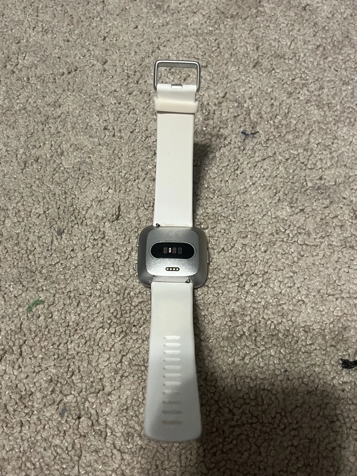 Fitbit Versa Lite Edition FB415 Smartwatch Activity Tracker White untested  - Image 3 of 4