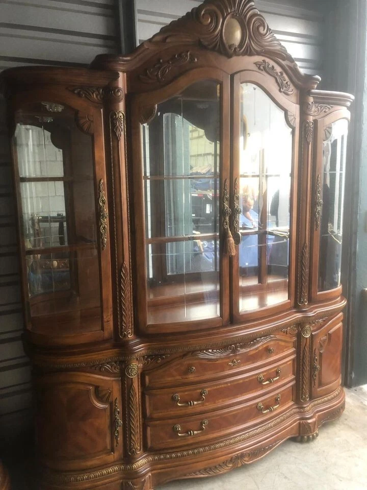 AICO by Michael Amini Cortina china cabinet - Image 2 of 3