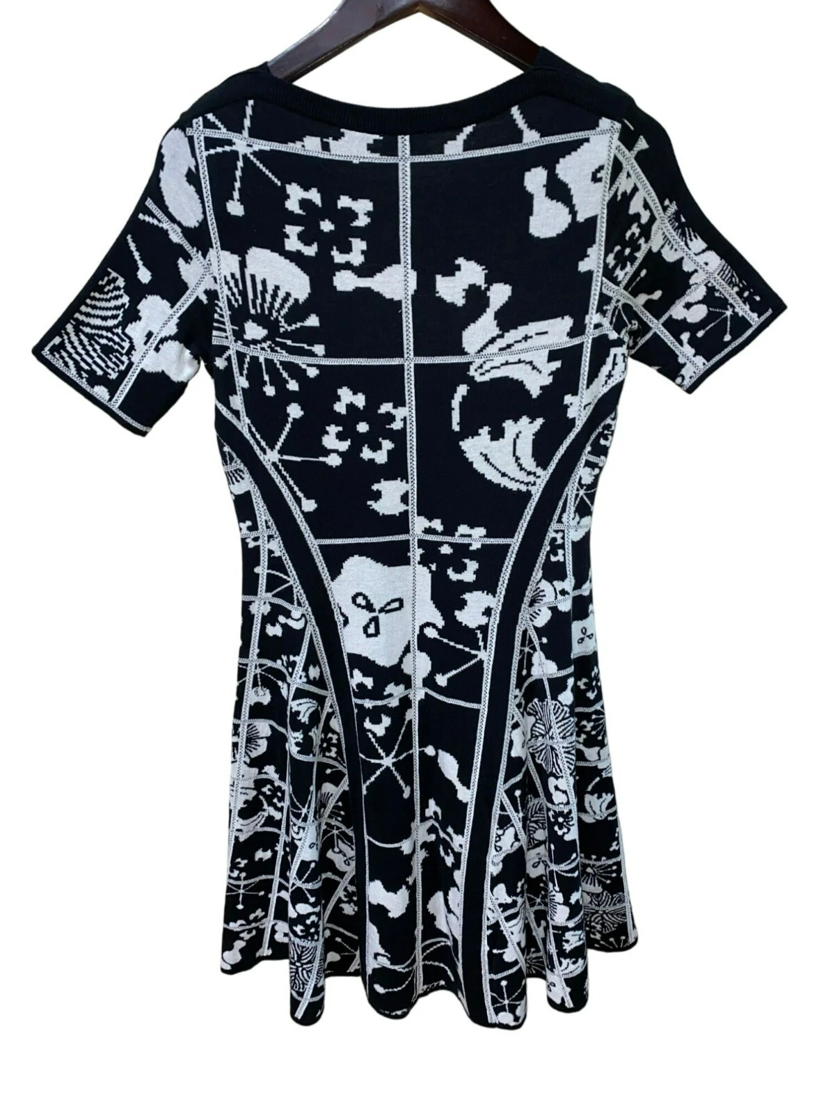 Abito Kenzo Paris Tanami Fiore Jaquard Intarsiato Maglia Cotone Bianco e Nero Sma