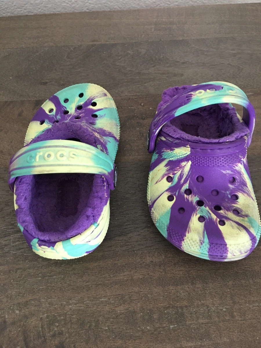 Kids tie dye online crocs with fur