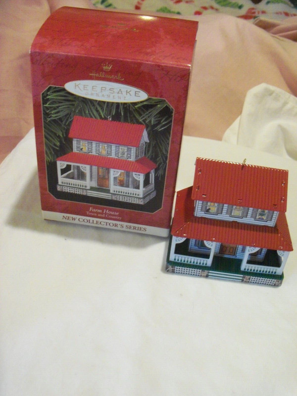 1999 HALLMARK ORNAMENT METAL FARM HOUSE TOWN AND COUNTRY IN BOX