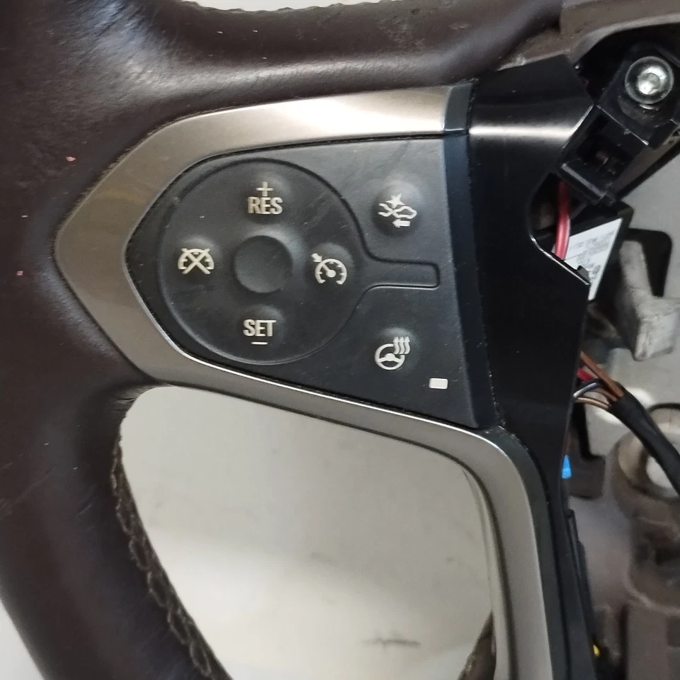 2015-2020 GMC Yukon XL 1500 Steering Wheel heated brown OEM 6282804/ 84483789 - Image 4 of 4