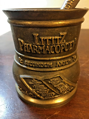 1983 Schering Vintage Brass Pharmacy Mortar & Pestle Paperweight Bookend, Lititz