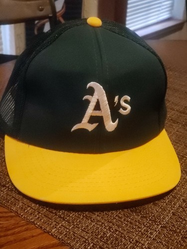 Vintage Oakland Athletics Trucker Hat 