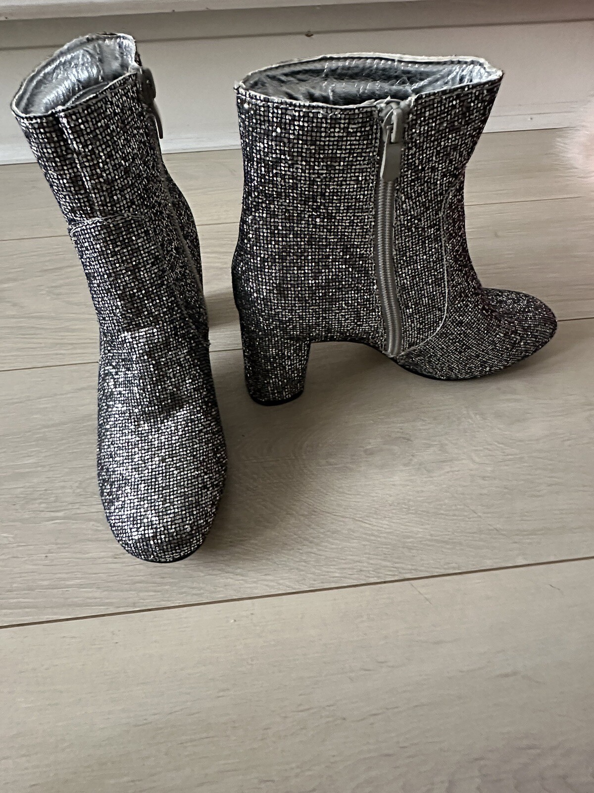 SILVER SPARKLY GLITTER ANKLE BOOTS UK 6 39 ZIP UP BRAND NEW XMAS WINTER