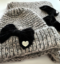 Betsey Johnson Infinity Scarf Chunky Knit Black Velvet Bow  Had, set of 2.