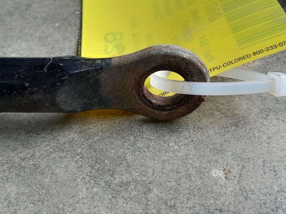 2011-2013 Kia Sorento 2.4L Rear Stabilizer Bar Swaybar OEM 555102P000 - Image 3 of 4