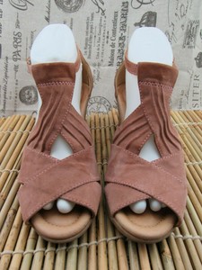 earth curvet wedge sandal