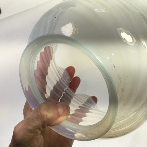 Antique Swirled Blown Glass Lamp Shade Opalescent 7.75" Ruffle Rim Fitter 3.75" - Picture 8 of 13