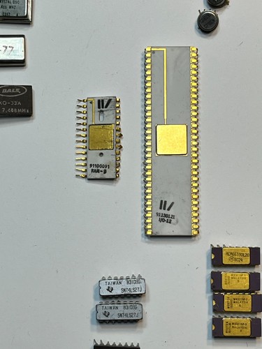 Vintage computer chips gold white porcelain Four-Phase Sys Intel TI Motorola - Zdjęcie 2 z 20