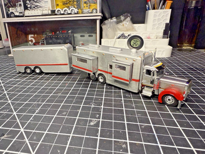 DCP 1:64 Peterbilt 389 Custom Made RV / Custom Made Trailer