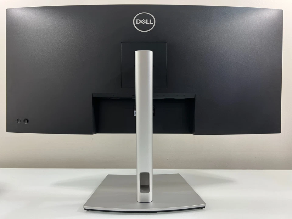 Dell 34" Curved USB-C Hub IPS Monitor WQHD 3440 x 1440  - P3424WE Grade A- - Image 3 of 4