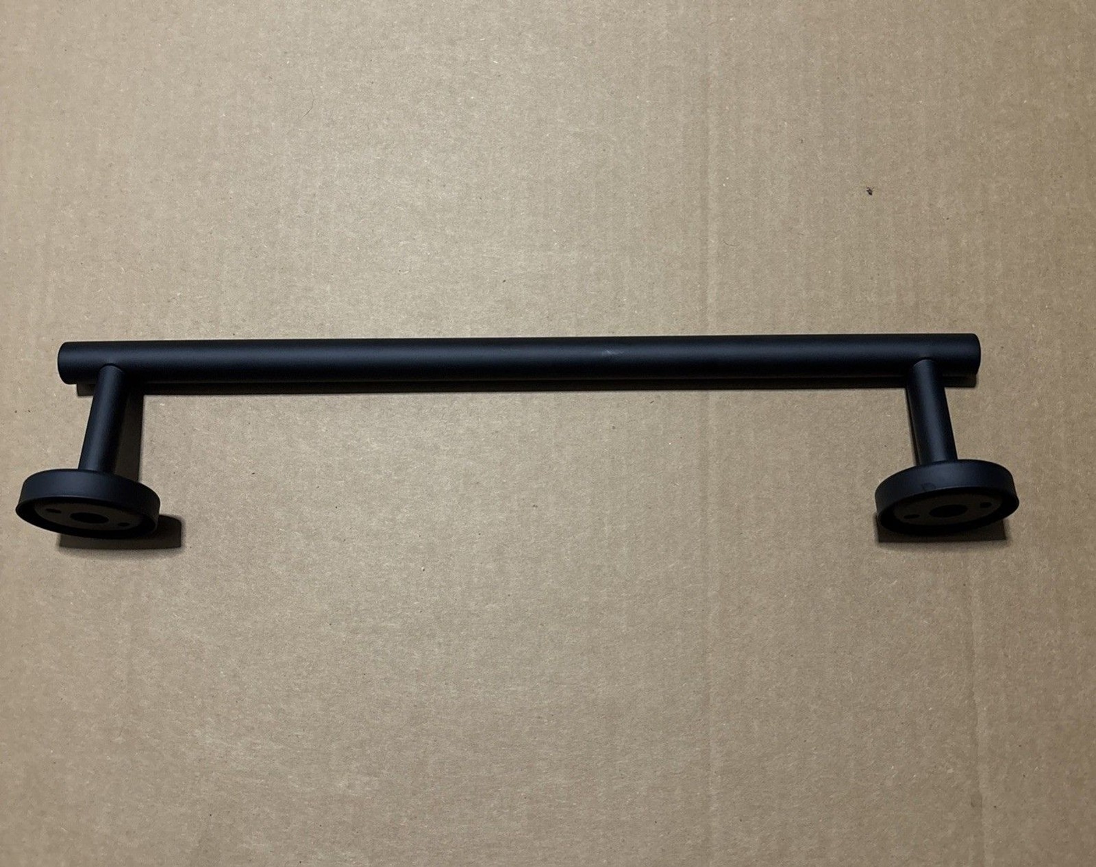 16” Matte Black Towel Hanging Rod With Brackets No Box