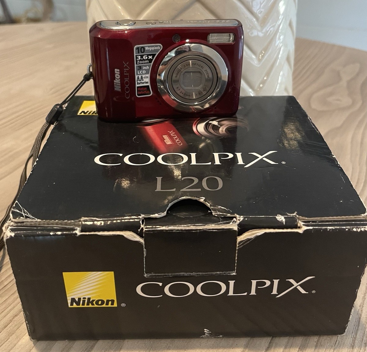 Nikon COOLPIX L20 10.0MP Digital Camera - Deep red for sale