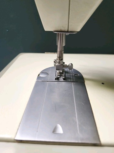 1960s Singer Fashion Mate 257 Sewing Machine Wt Case Made in France Untested - Picture 7 of 23