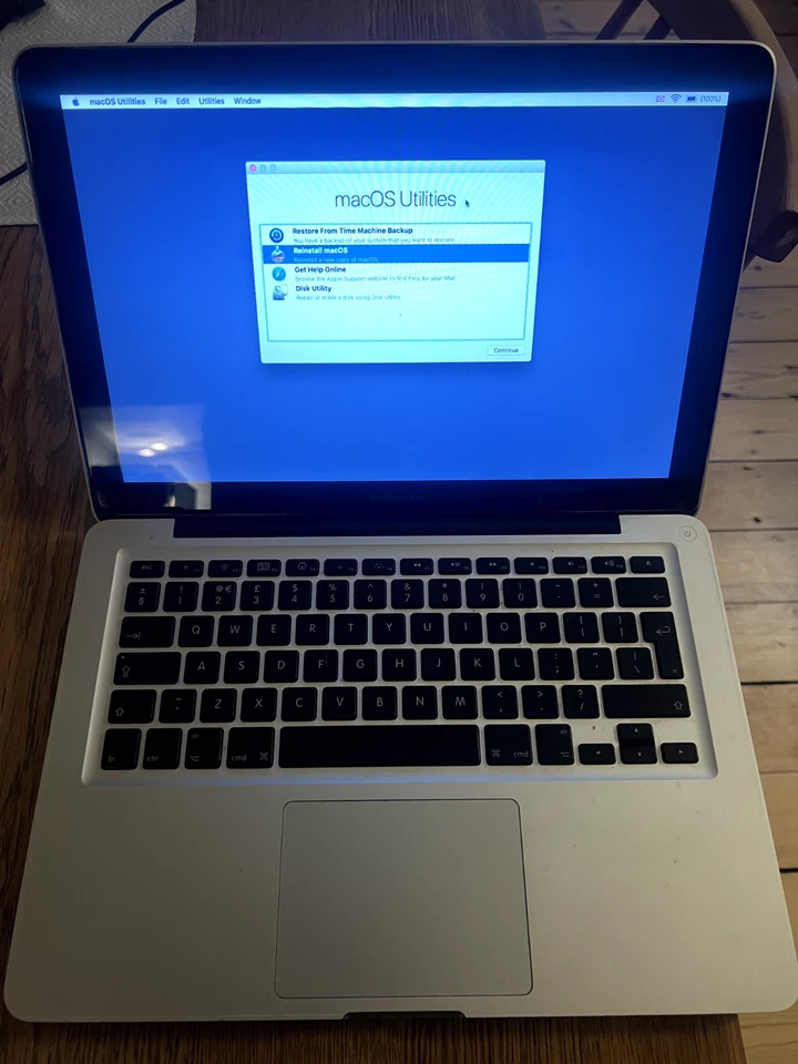 Apple MacBook Pro 13 in. 2.4GHz Dual Core 4GB RAM 250GB HDD Mid 2010 - Silver, photo 1 of 5