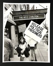 1988 Boston MA Ritz Carlton Irish Prime Minister Protest Prisoners Press Photo