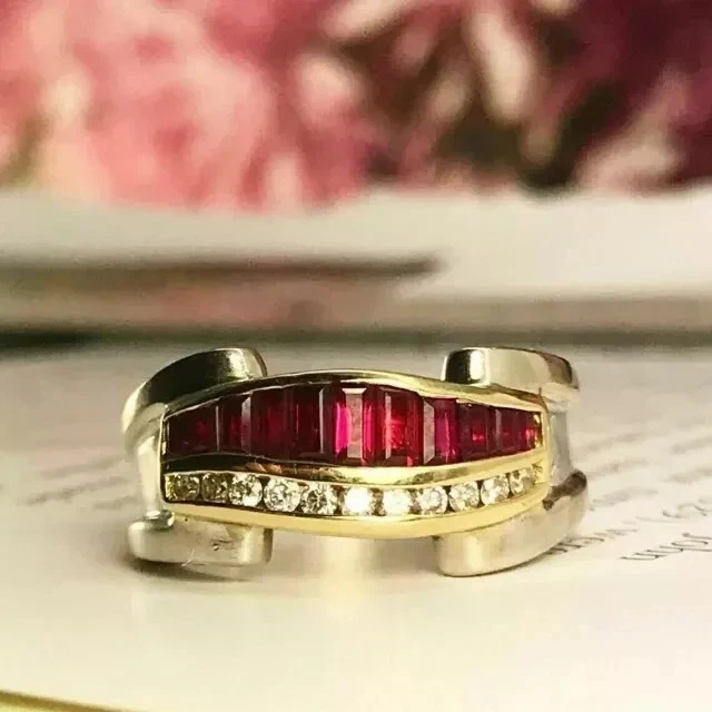 Anel de casamento feminino especial de diamante criado em laboratório Art Deco em ouro amarelo 14K FN - Imagem 2 de 4