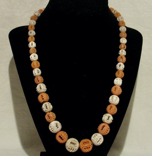 BEAUTIFUL ANTIQUE ART DECO NECKLACE with GRADUATED CARVED CELLULOID BEADS