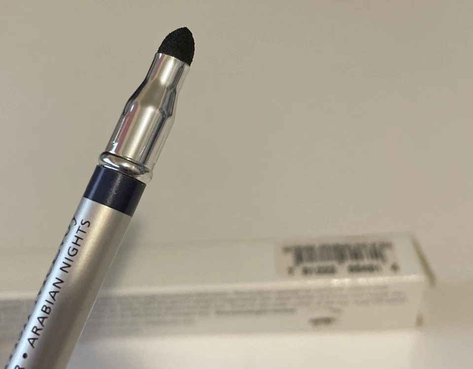 Delineador em gel intenso Trish McEvoy "ARABIAN NIGHTS" com afiador 1,20 g/0,04 oz - Imagem 4 de 4
