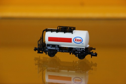 Minitrix 13985  2-Achs Kesselwagen Esso DB | Condition: Neu