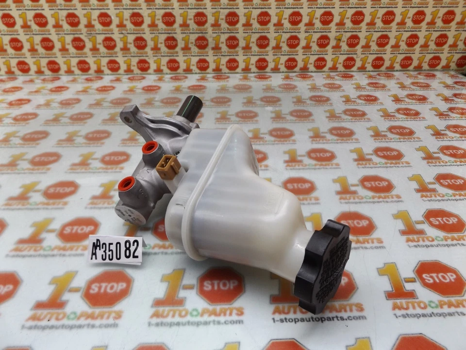 2010-2012 HYUNDAI SANTA FE BRAKE MASTER CYLINDER 58510-1U801 OEM - Image 2 of 4