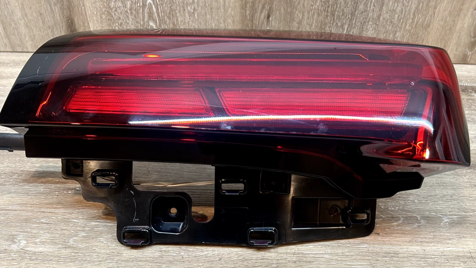 2020-24 CADILLAC XT6 LH ЗАДНЯЯ ФАРА СО СТОРОНЫ ПАССАЖИРА В СБОРЕ ОРИГИНАЛЬНАЯ ДЕТАЛЬ NO 85000447 - Изображение 4 из 4