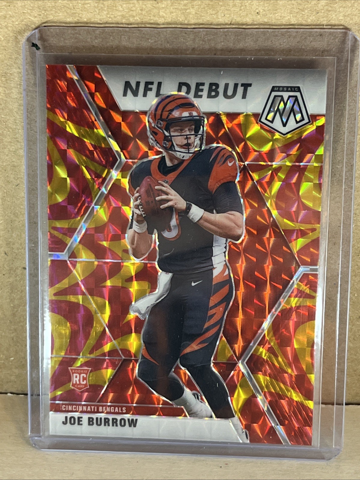2020 Panini Mosaic - NFL Debut Joe Burrow #261 Mosaic Reactive Orange Prizm (RC)