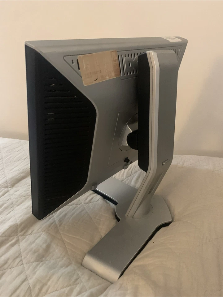 Dell 19-inch LCD Monitor 2010 Works Well - Image 3 of 4