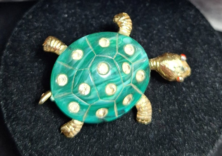 Vintage Brooch Turtle Pin Green Lucite Shell Rhinestones Gold Tone 2