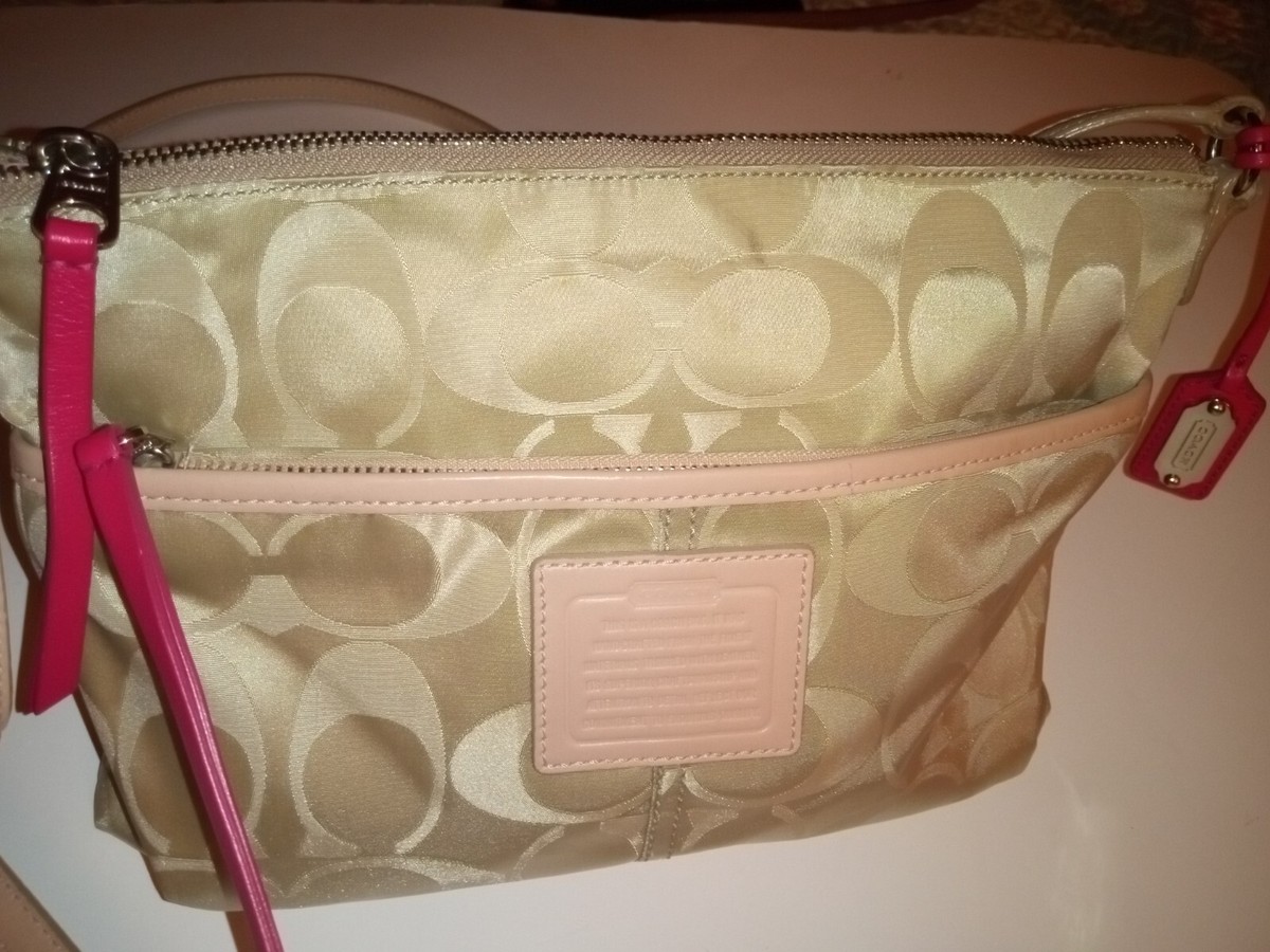 Coach Legacy Weekend Signature Nylon Hippie B1376- 24861 Coach Legacy Weekend Signature Nylon Hippie B1376- 24861