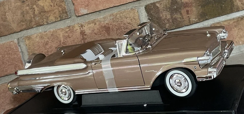 1957 MERCURY TURNPIKE CRUISER 1:18 SCALE ROAD SIGNATURE TAN - Image 4 of 4
