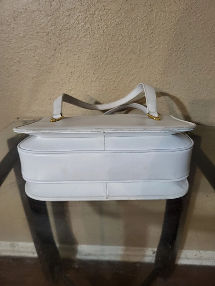 Bolso de mano vintage antiguo Gucci blanco mediano de cuero. Italia. Estado es V.Gd  Foto 2 de 4