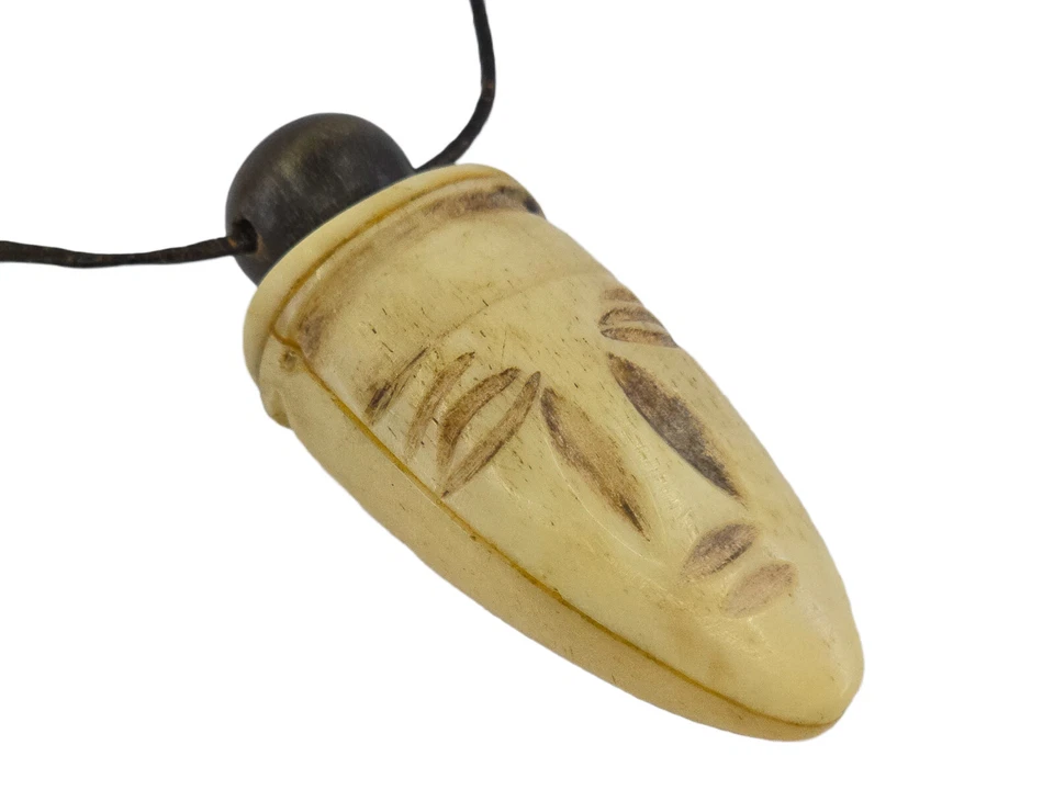 COLGANTE DE FIANZA DE MADERA NEGRA CARA ASIÁTICA ABSTRACTA TALLADA A MANO DE COLECCIÓN + CORDÓN DE CUERO Foto 2 de 4