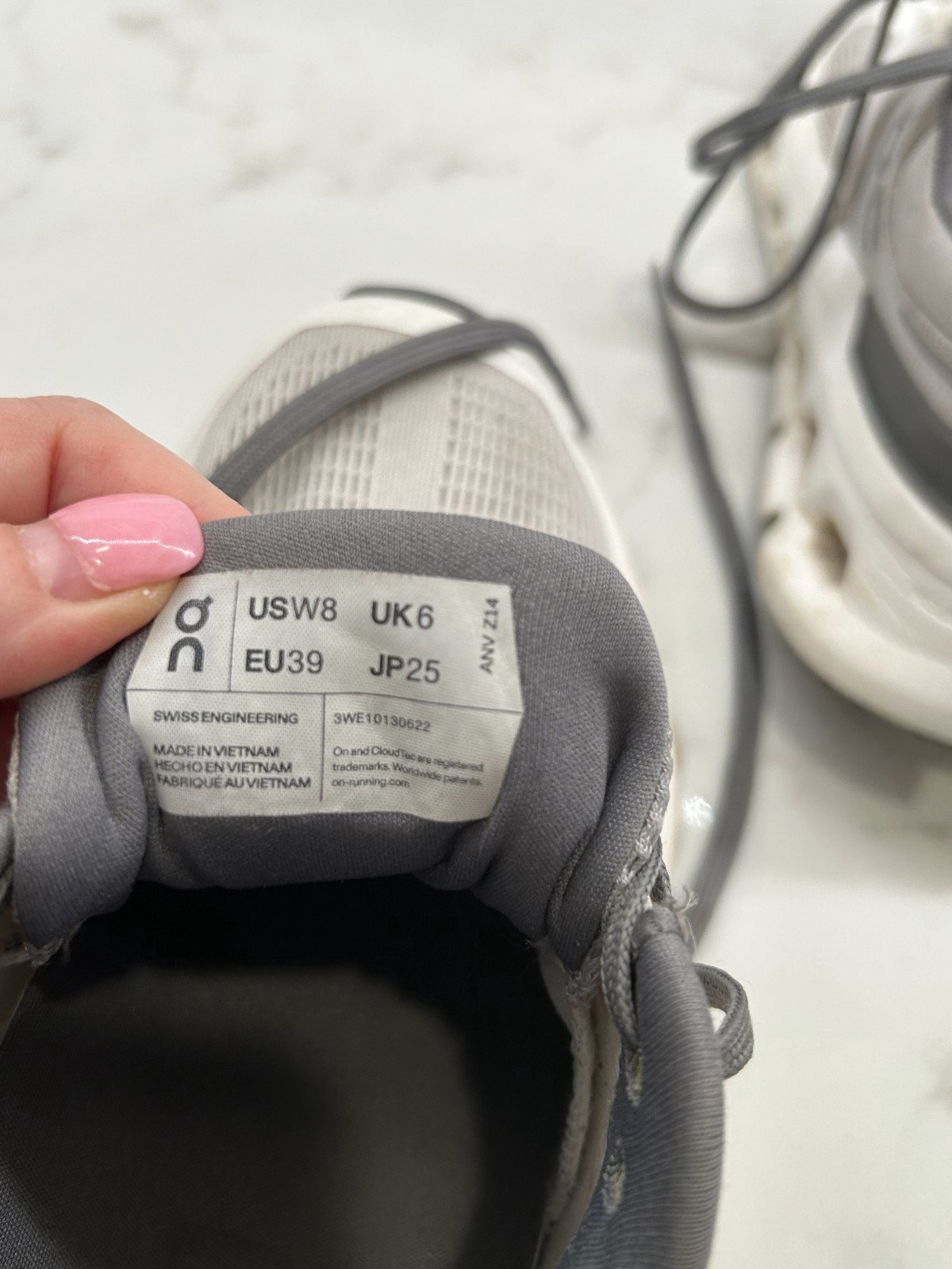 ON Cloud Running Cloudrunner 2 Sneakers Womens Si… - image 3