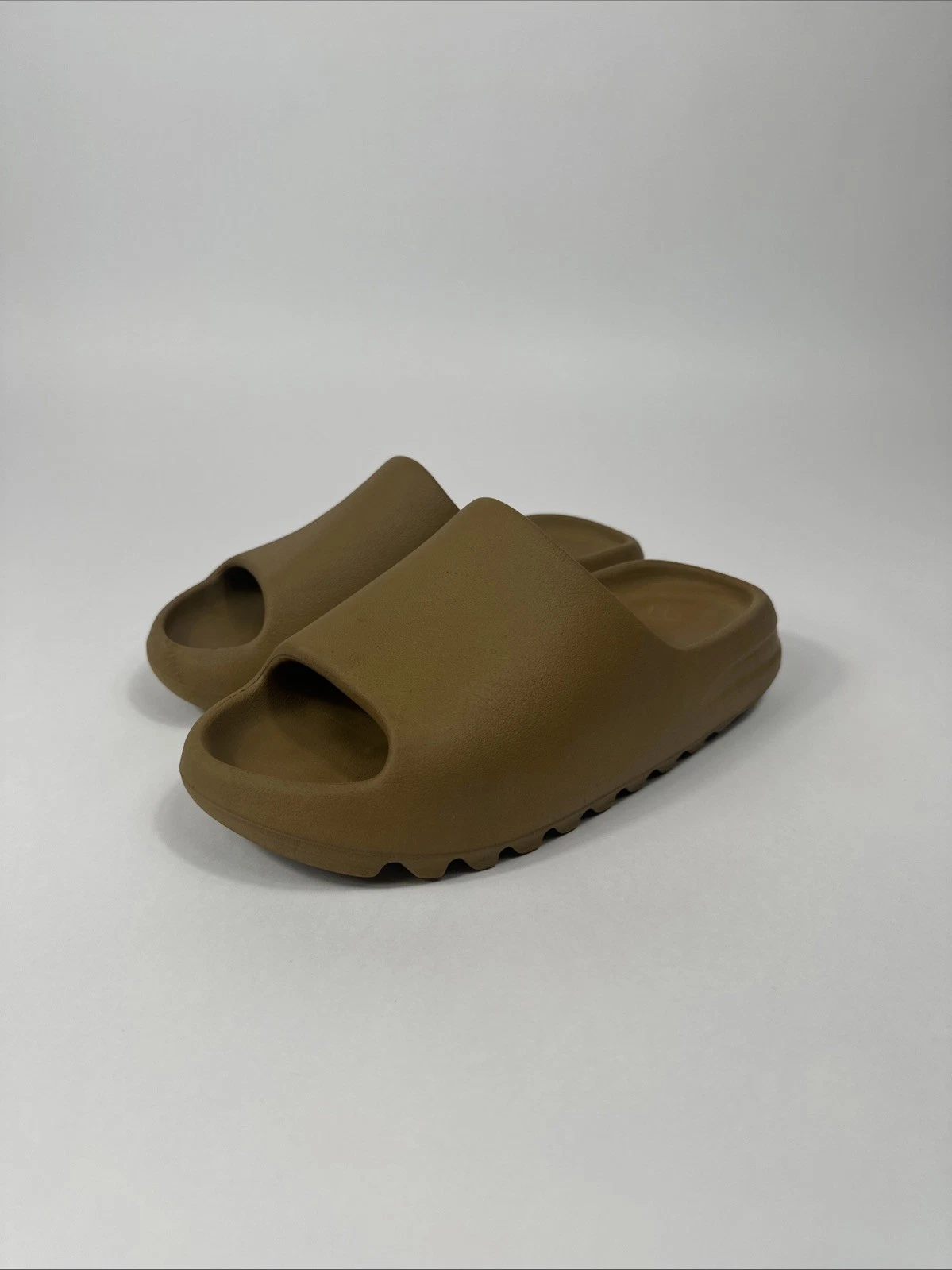Yeezy Slide ocra taglia 7 senza scatola
