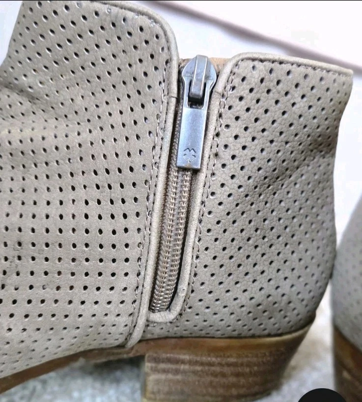 Botines de gamuza perforada Lucky Brand con cremallera para mujer talla 8 zapatos Foto 4 de 4