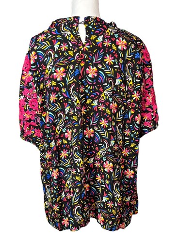 Savanna Jane Top Size 3X Black Abstract Embroidered Floral Boho Artsy Cottage - Picture 2 of 9